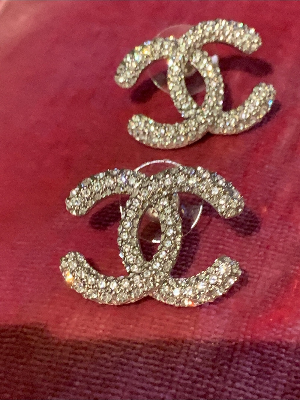 Absolutely stunning this week brand new Chanel earrings collection. Limited !